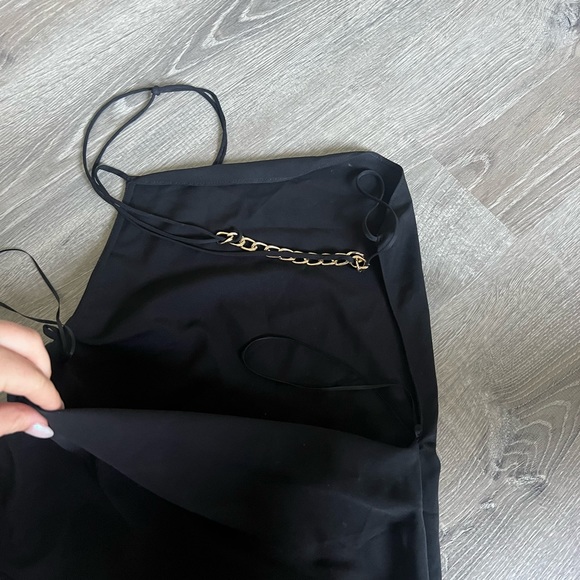 Backless black going out top with gold chain - Picture 2 of 2